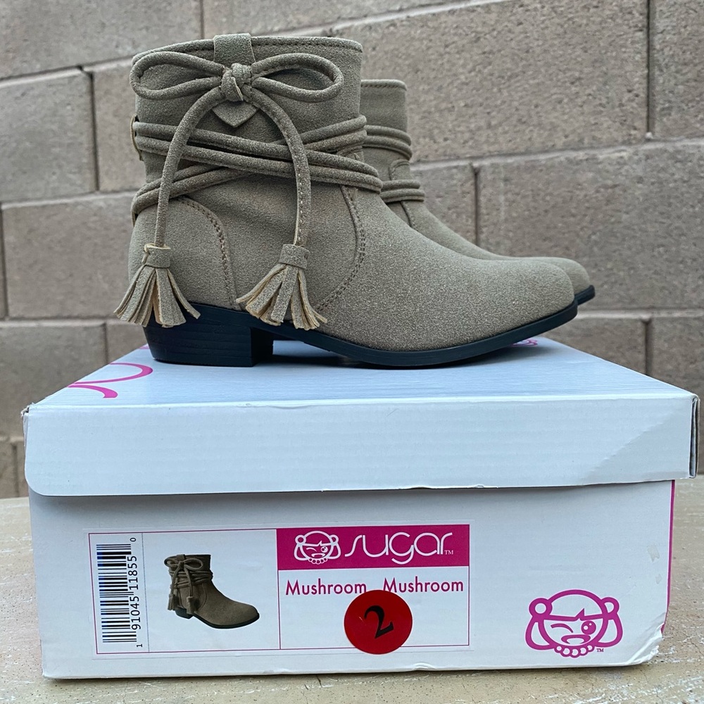 Kid boots